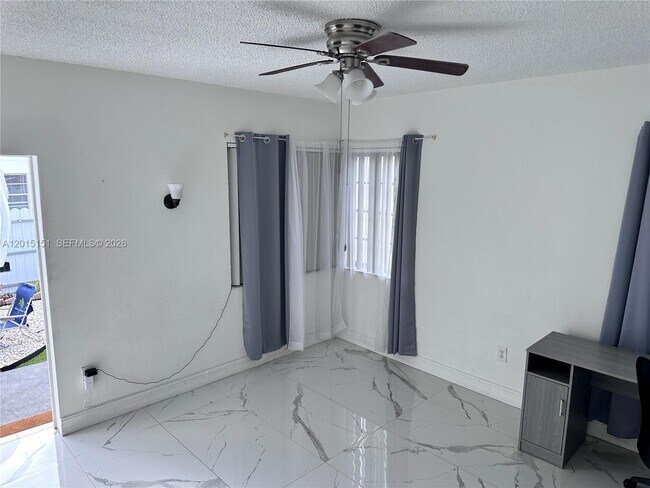 Foto del edificio - 3131 NW 134th St
