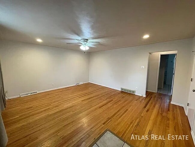 Building Photo - 995 Ingalls St