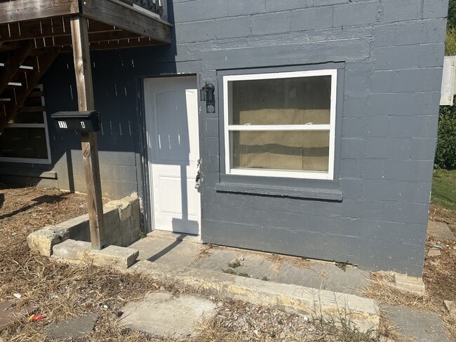 Building Photo - 117 B S Fowler Ave