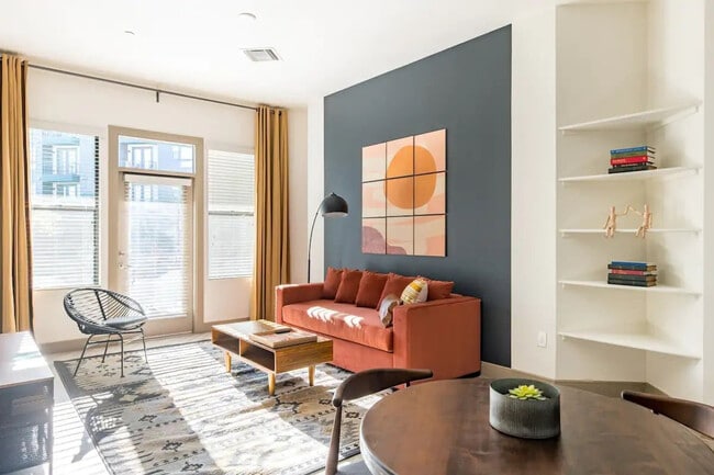 Foto del edificio - 555 N College Ave