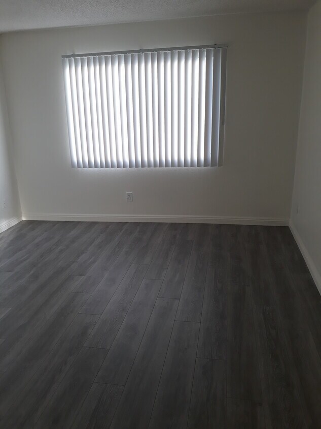 Foto principal - 7233 Loma Verde Ave