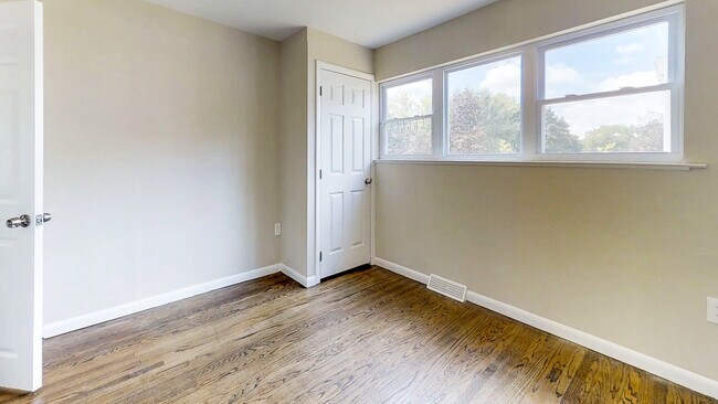 Foto del edificio - 418 Lake Ave