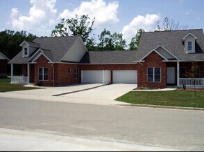 Building Photo - 1980 Emily Dr