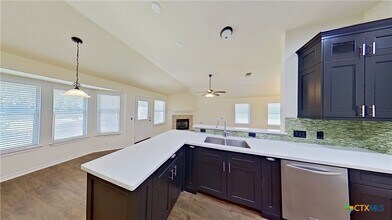 Building Photo - 905 Lantana Dr
