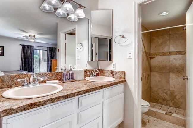Building Photo - Scottsdale condo!