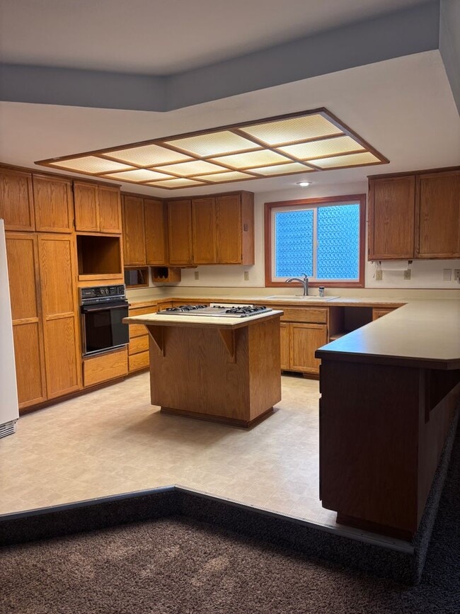 Building Photo - Wonderful Eagle River Home!