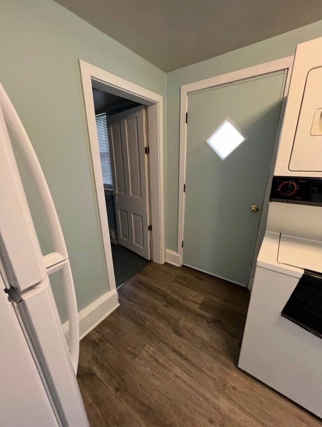 Building Photo - Church Alley