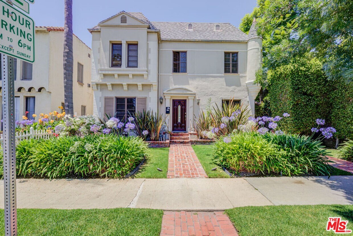 Foto principal - 253 S Elm Dr
