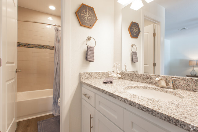 2HAB, baño - Roundhill Townhomes