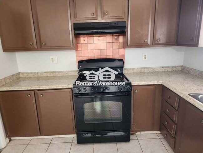 Building Photo - Nice 3 Bed 3 Bath home in Quiet Aurora Hills Neighborhood