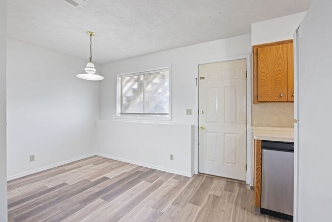 Building Photo - 2286 Stace St
