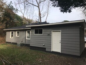 Building Photo - 965 Eastwood Dr