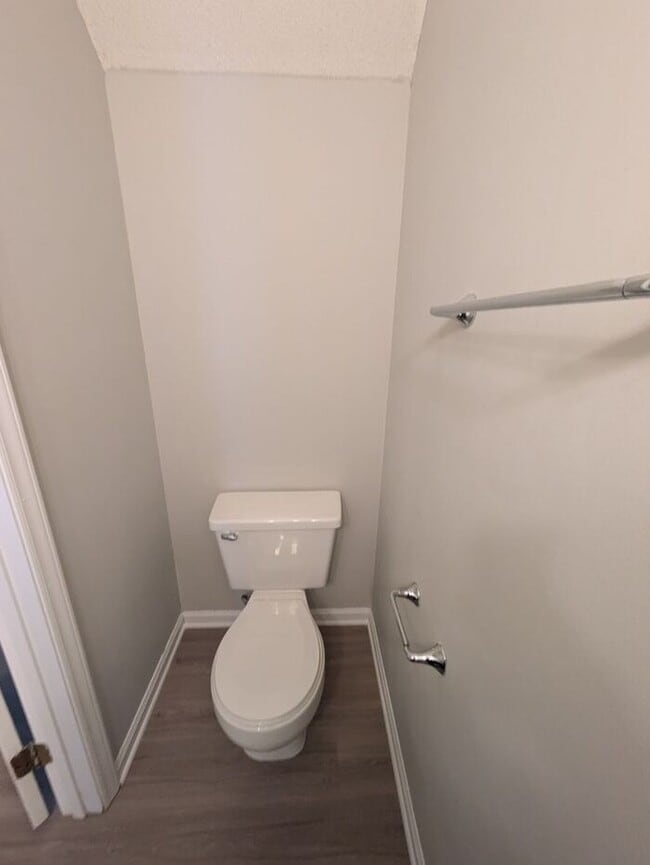 Building Photo - Renovated 2BD/1.5 Unit at Northowne Heights