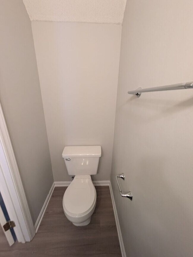 Building Photo - Renovated 2BD/1.5 Unit at Northowne Heights