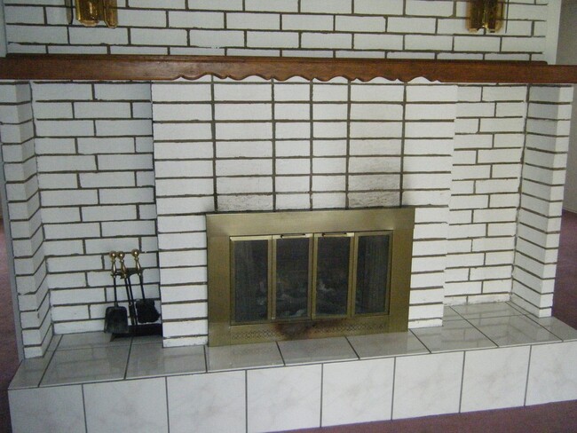Building Photo - 3 br, 1.5 bath House - 704 Three Cross
