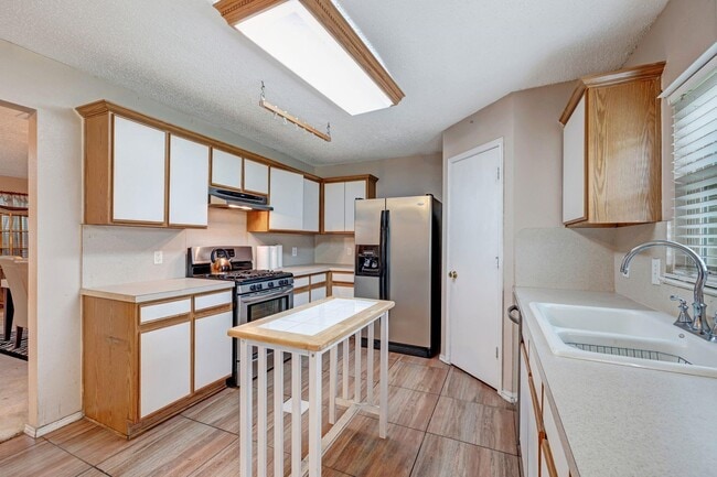 Building Photo - 201 Amber Ridge Dr