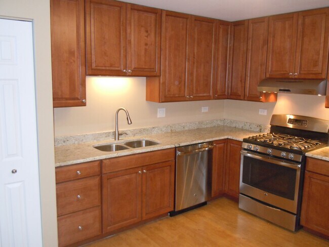 Kitchen - 123 Autumn Ct