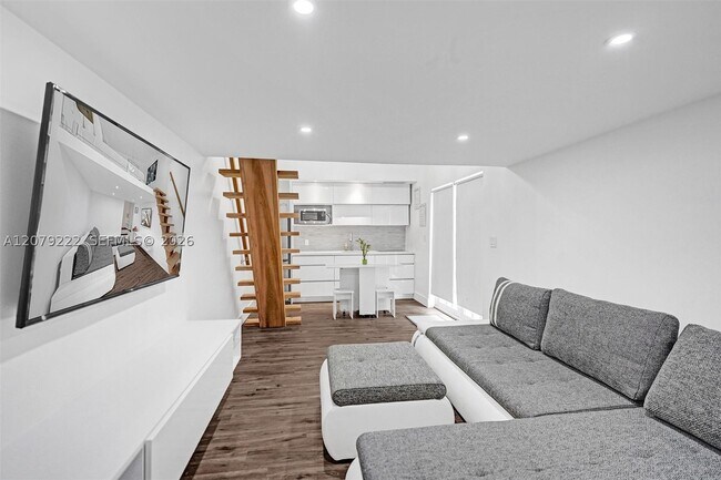 Building Photo - 221 Carolina BACK