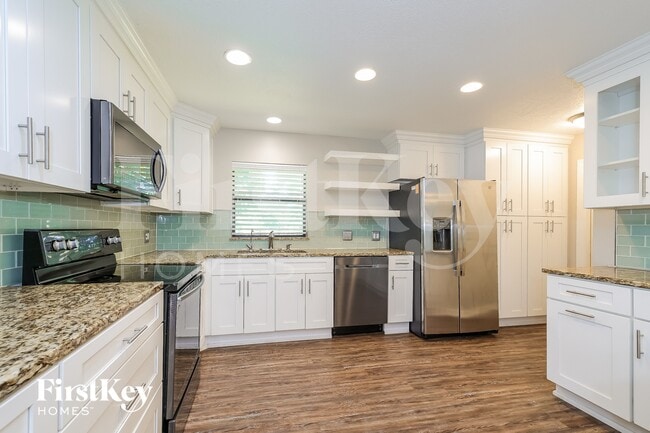 Building Photo - 5305 Lisa Ave