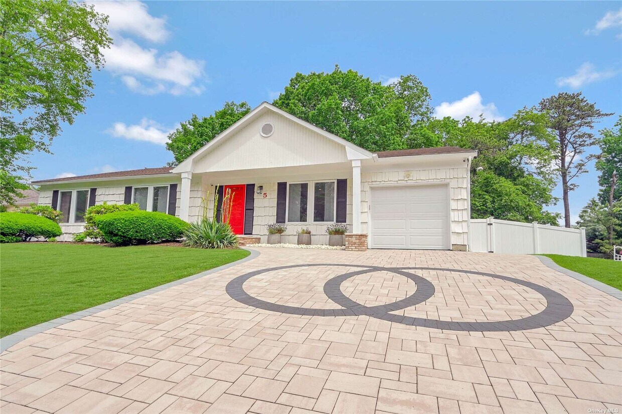 Primary Photo - 5 Millbrook Ct