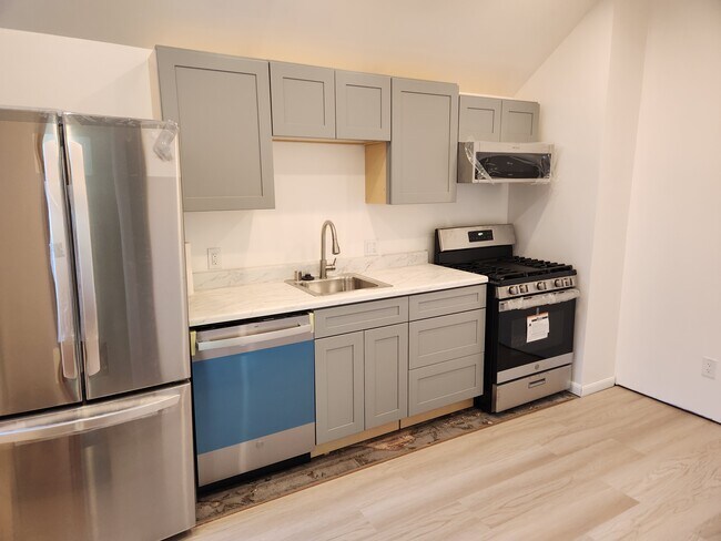 Building Photo - 560 Diamond St