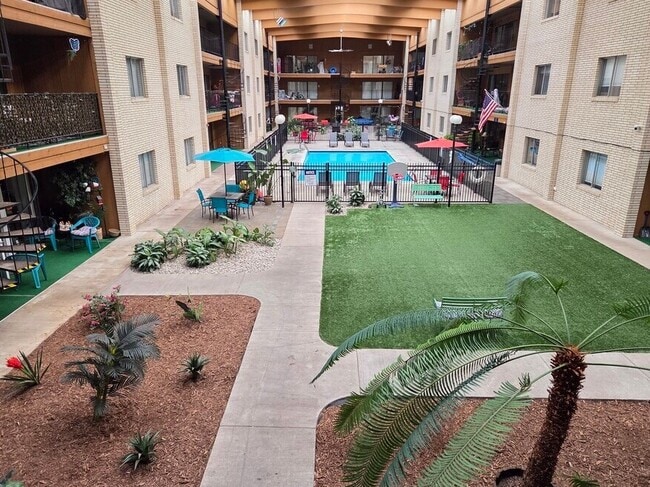 Atrio - Tropicana Apartments