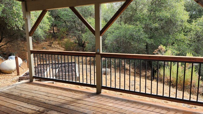 Foto del edificio - Lake Wildwood Home with Granny unit