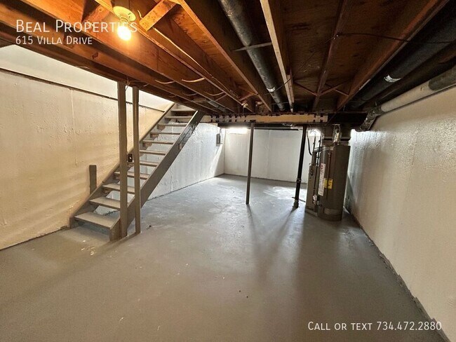 Building Photo - 615 Villa Dr