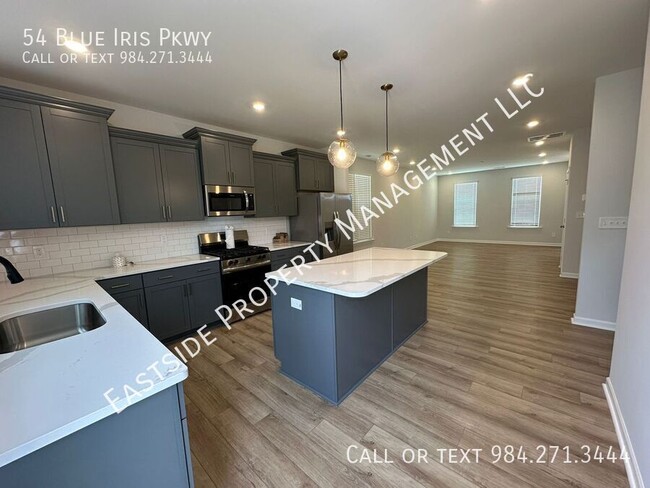Building Photo - 54 Blue Iris Pkwy