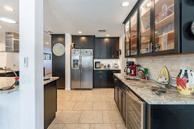 Building Photo - Loaded Sun City Home plus Solar!