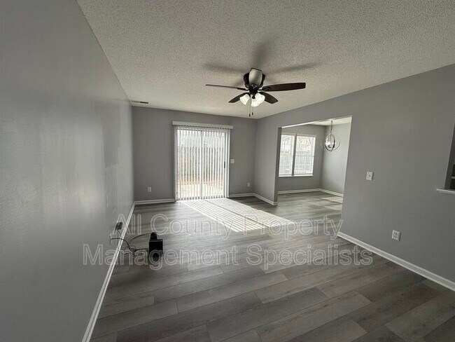 Foto del edificio - 211 Curvewood Rd