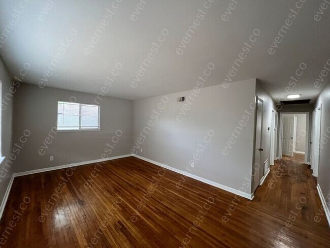 Foto del edificio - 5005 Gum Springs Rd