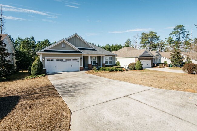 Building Photo - Beautiful Single Family Home on the NE sid...