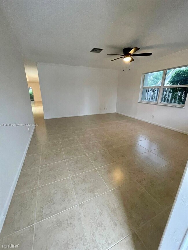 Building Photo - 3 br, 2 bath House - 9004 NW 23rd St # 9004