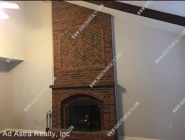 Building Photo - 3 br, 2 bath House - 8821 W 77th St