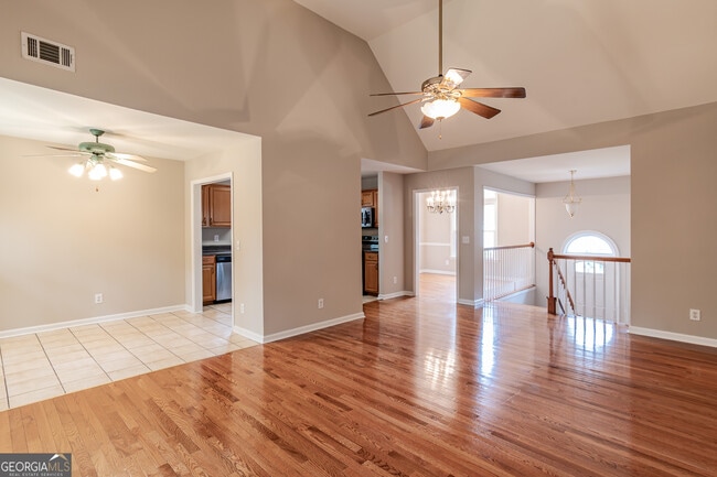 Foto del edificio - 705 Oxford Crest Ct NW