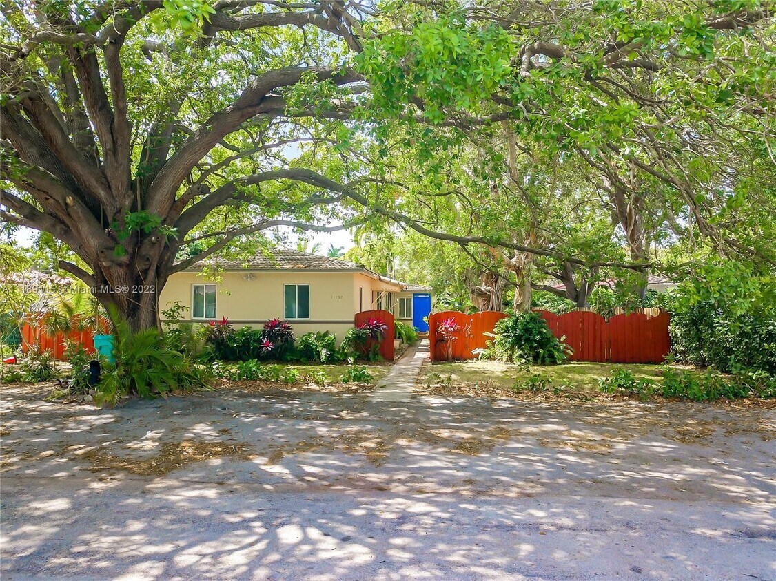 Primary Photo - 11102 NE 9th Ct