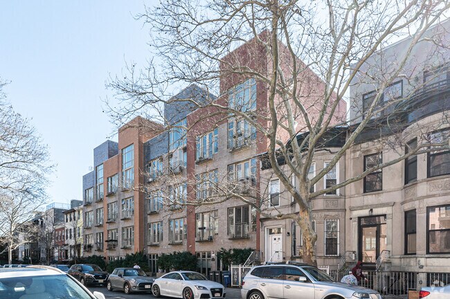 Foto del edificio - 136 Clifton Pl