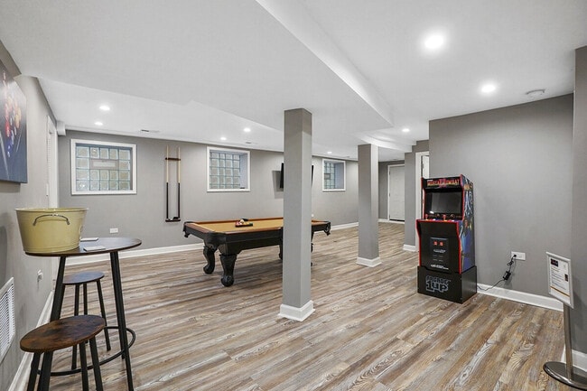 Building Photo - 8128 S King Dr