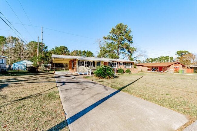 Building Photo - 1613 St Michaels Rd
