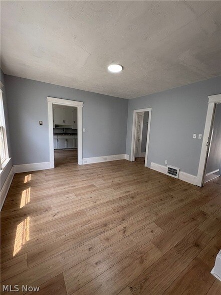 Foto del edificio - 946 E 79th St