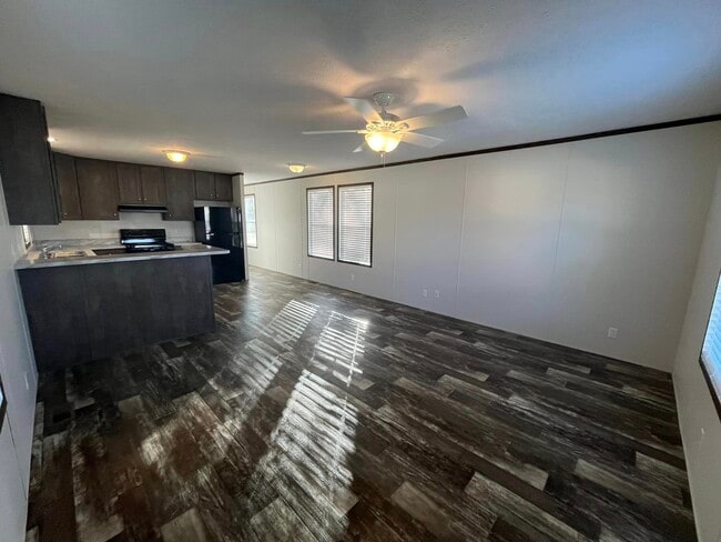 Building Photo - 1319 W Plum St