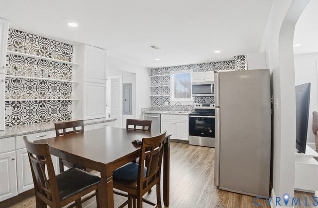 Building Photo - 308 Maple Ln