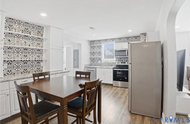 Foto del edificio - 308 Maple Ln