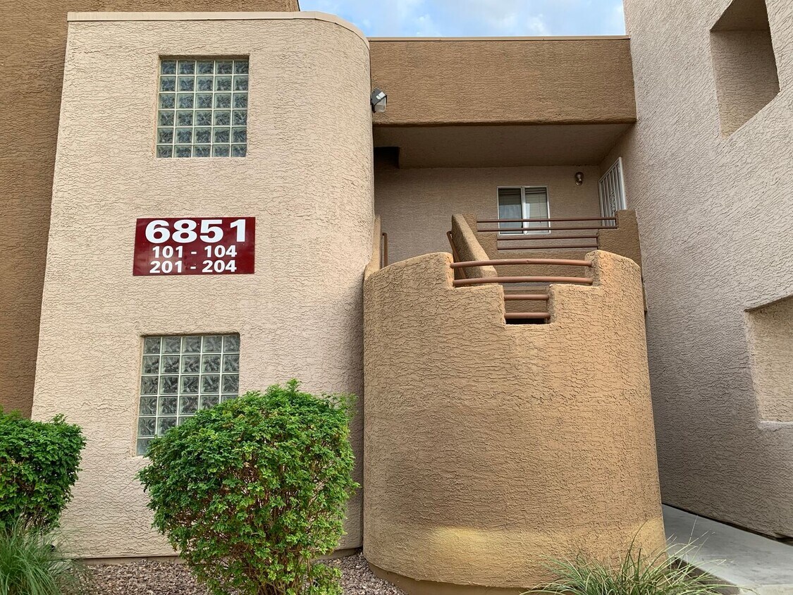 Foto principal - 2 Bed / 2 Bath Condo for Rent