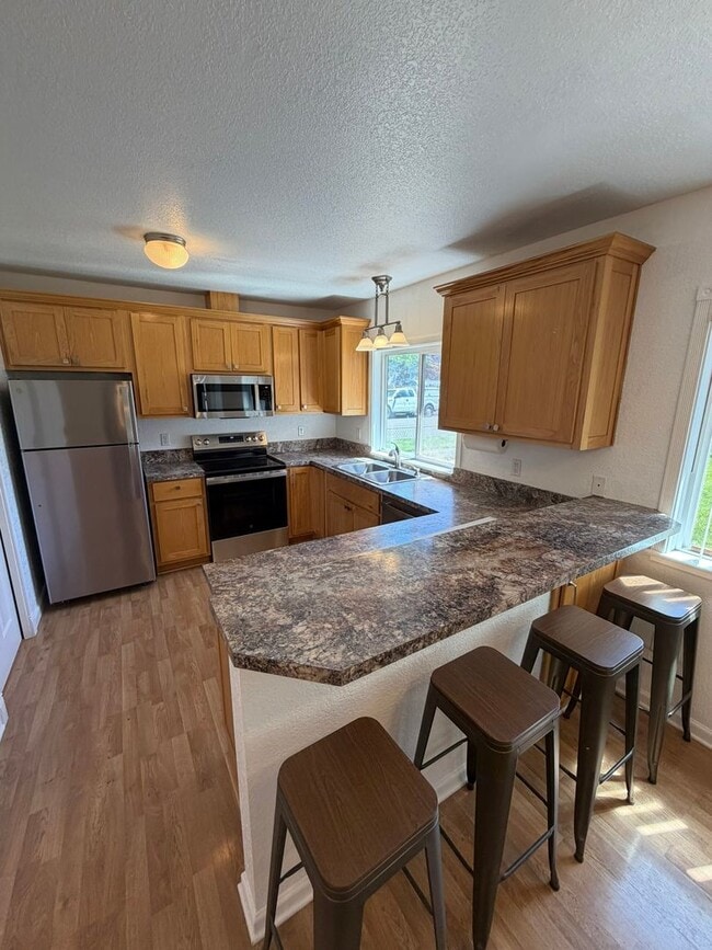 Building Photo - Beautiful 2 Bedroom on a Large Corner Lot!