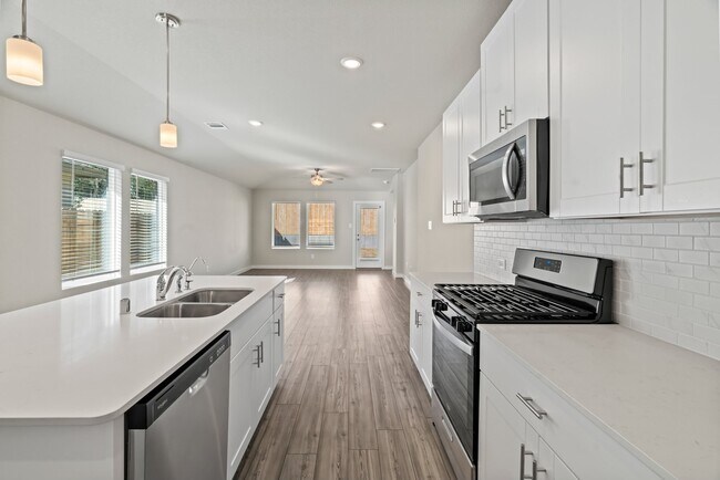 Building Photo - 2014 Darlington Oak Dr