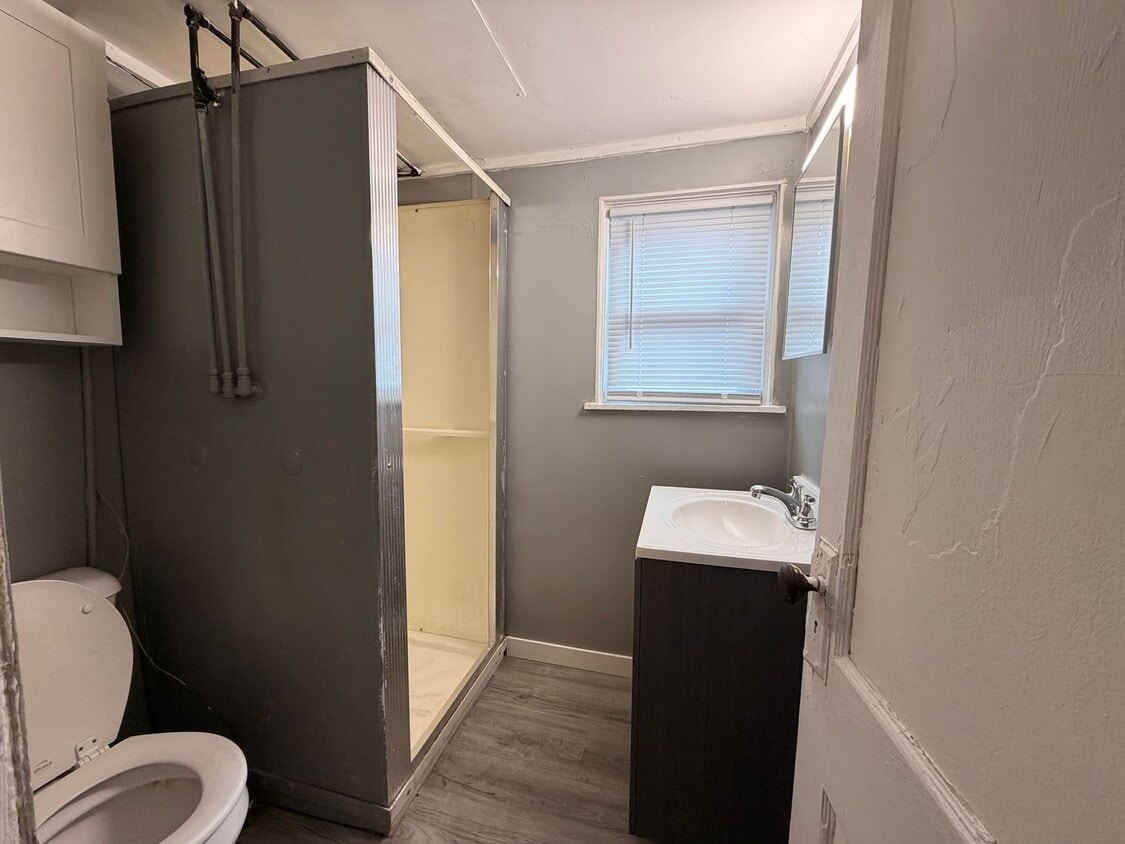 Building Photo - N 14th St Triplex