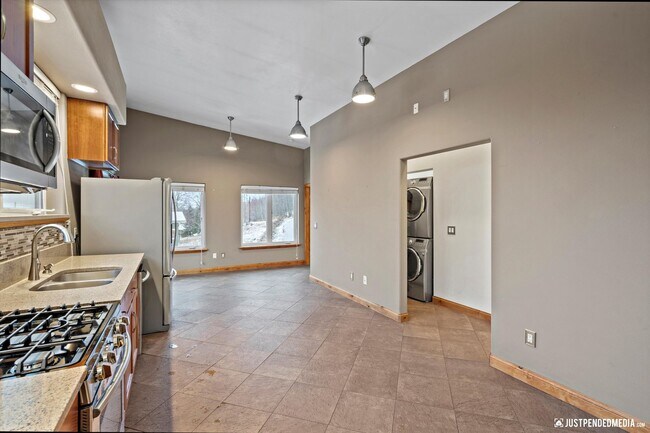 Building Photo - Eagle River Valley Escape