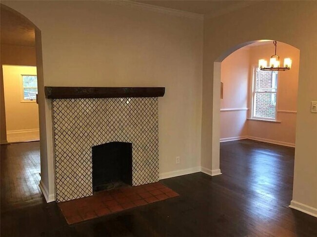 Foto del edificio - 652 S Evelyn Pl NW